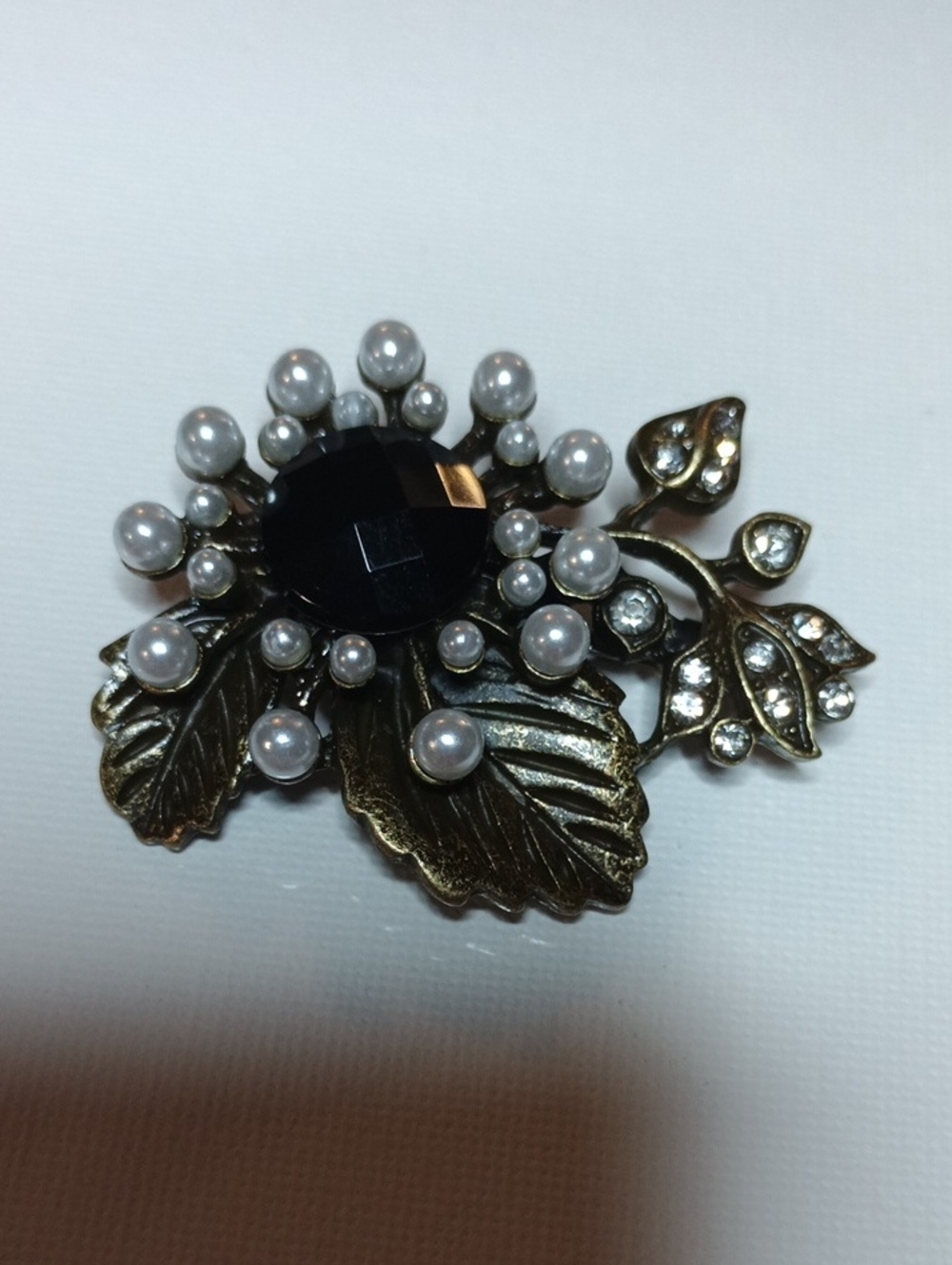 Vintage-Inspired Pearl & Black Stone Floral Brooch